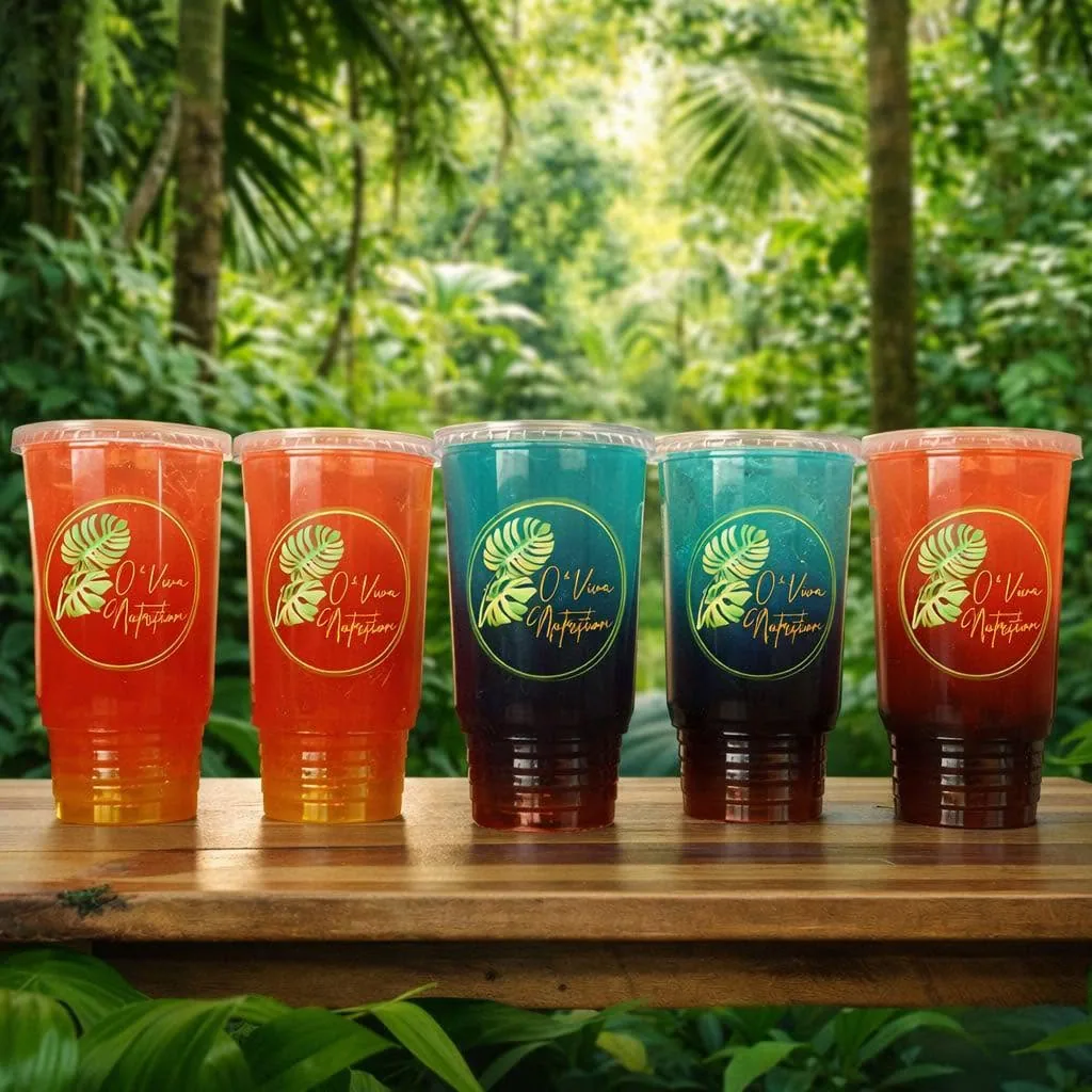 Cinq bombes à thé colorées O' Viva Nutrition devant une jungle luxuriante
